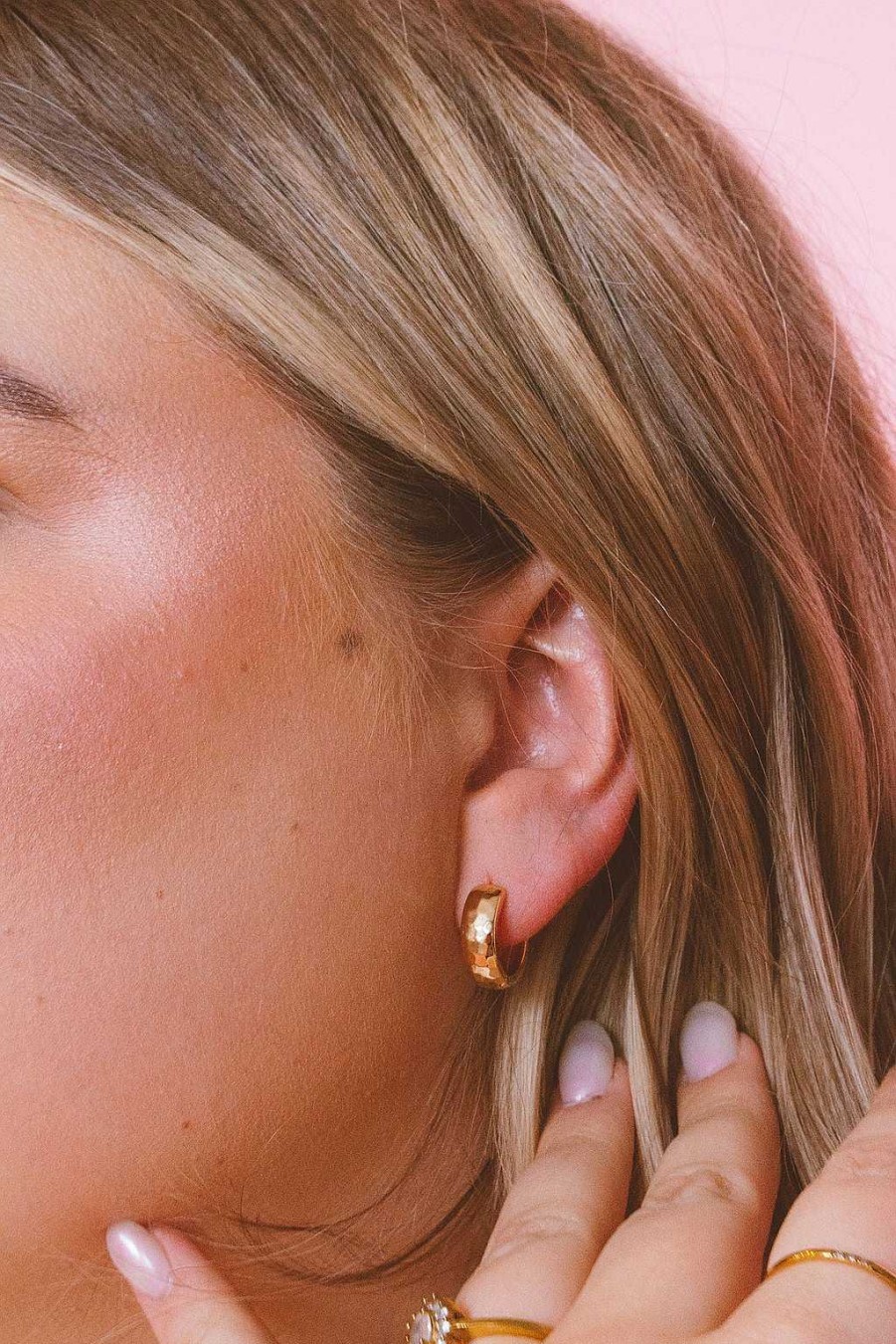 Accessories ANDI | Gold Hammered Hoops - Hypoallergenic