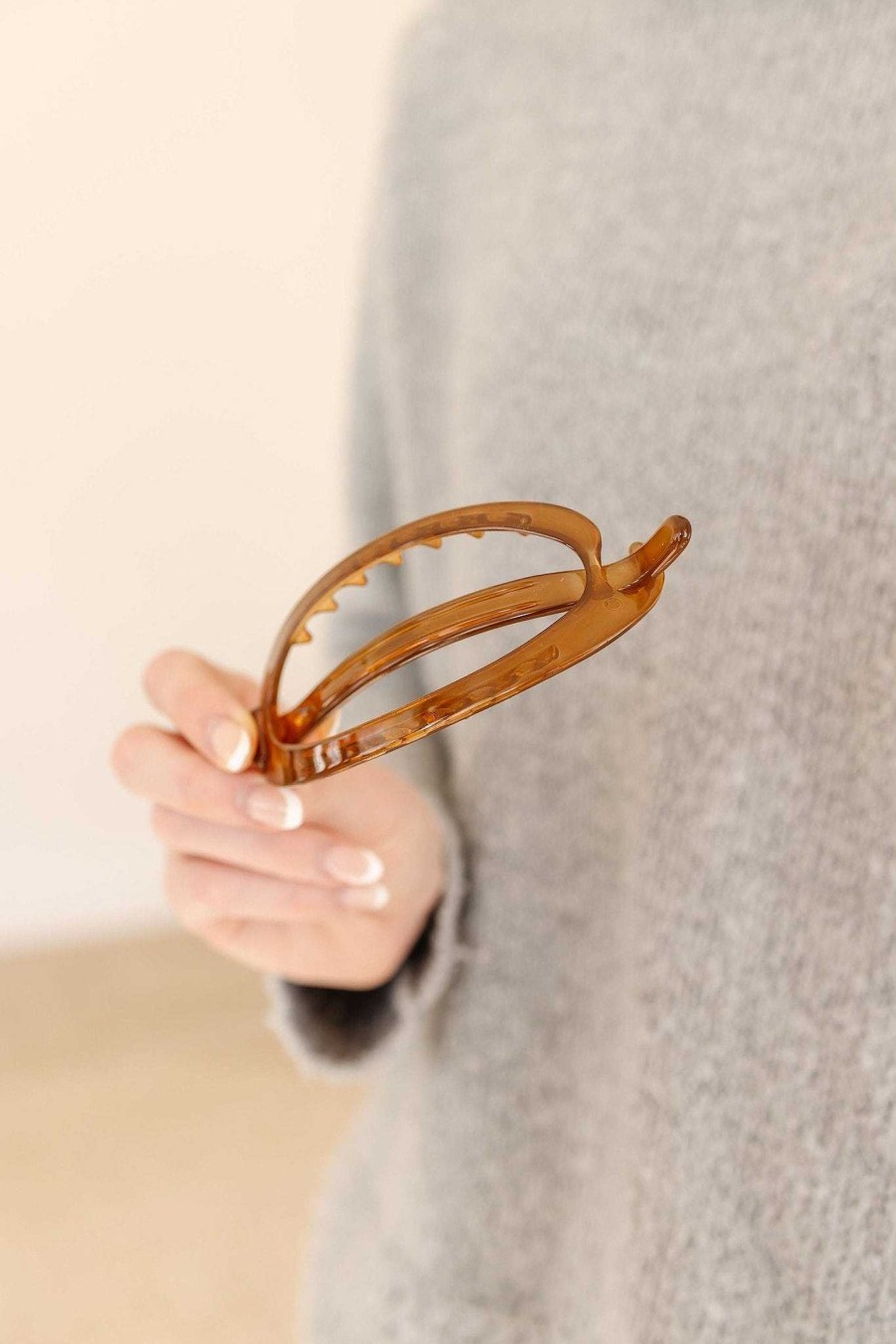 All Hair ANDI | Cutout Oval Clip - Multiple Colors